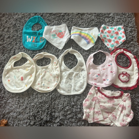 Baby cloth bibs / teething bibs - Picture 1 of 3
